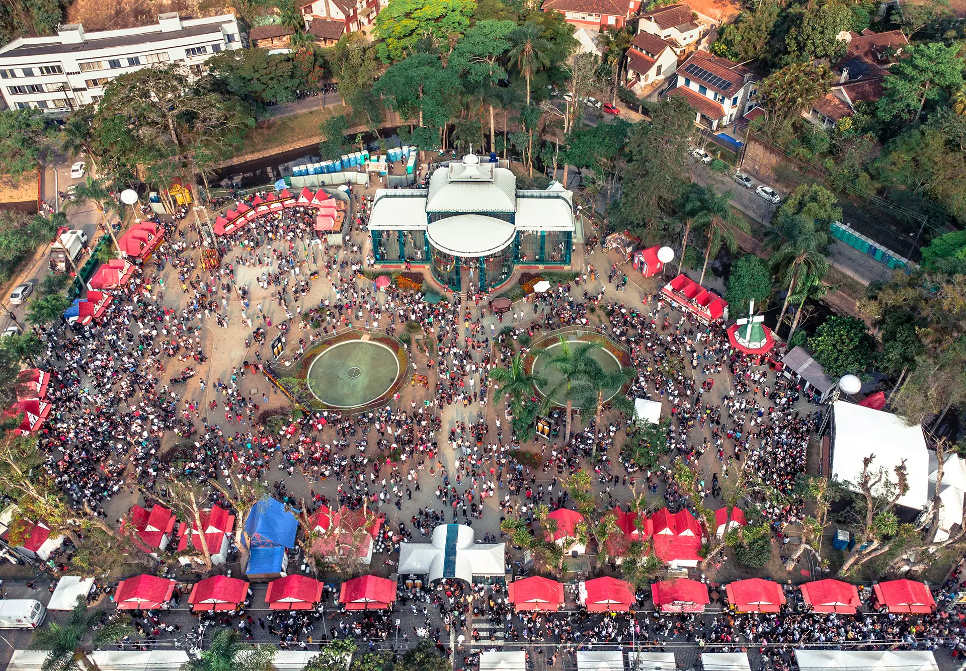 vista aerea de ruas no centro de petropolis